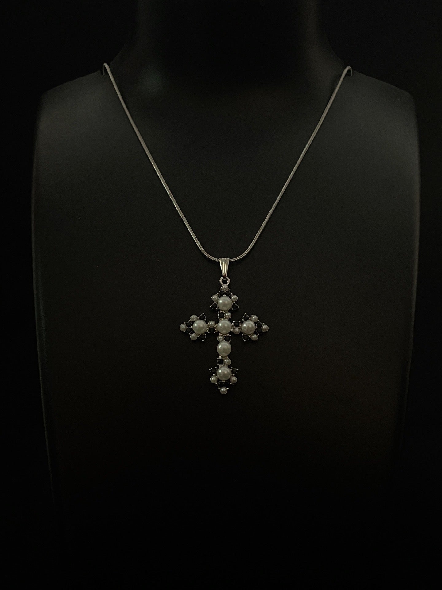 Astrapearl - Pearl Cross Necklace