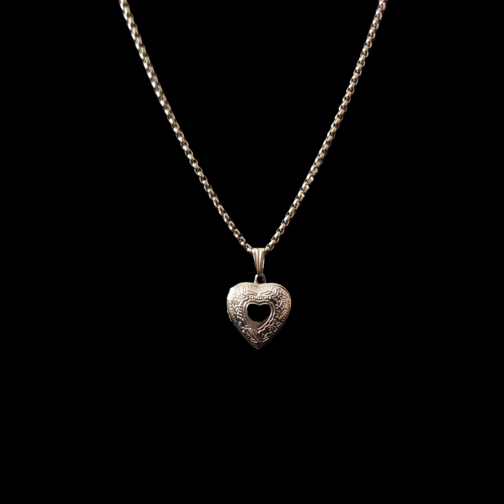 Hollowbloom - Gothic Heart Necklace