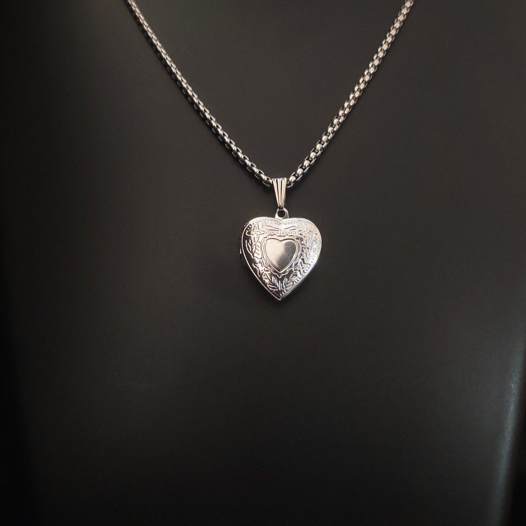 Hollowbloom - Gothic Heart Necklace
