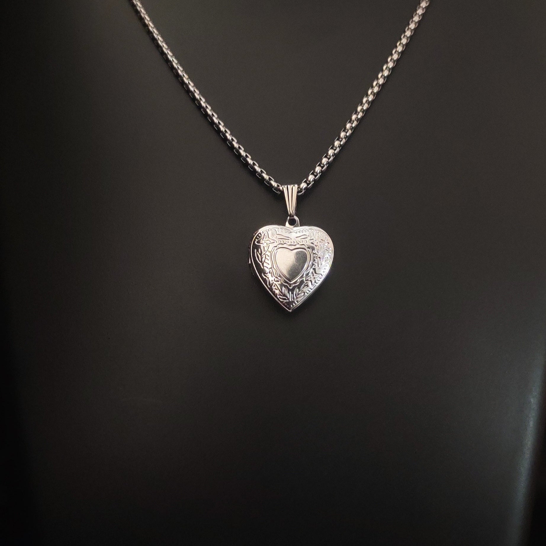 Hollowbloom - Gothic Heart Necklace